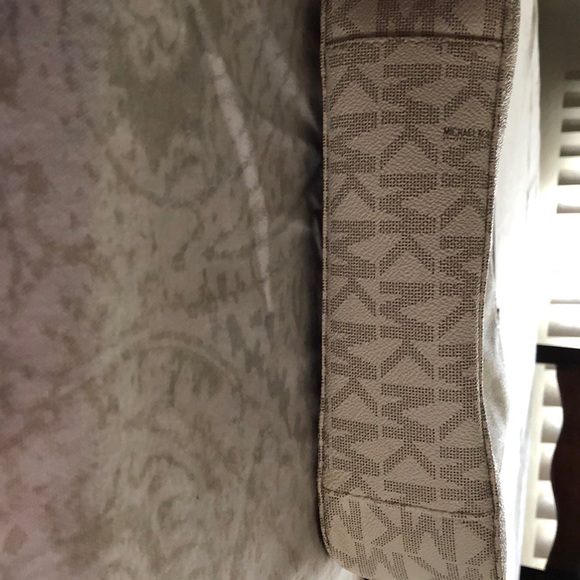 Michael Kors Jet Set Messenger NWT - Picture 2 of 6